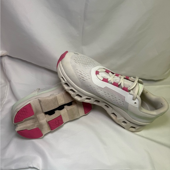Stylish Women's Athletic Shoes in White and Pink - Picture 7 of 7